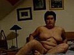 Well here's one greater amount obese older mom taping herself during a masturbation session in this episode clip. This babe fingers her pussy with as many fingers as she needs whilst showing off her heavy saggy mounds